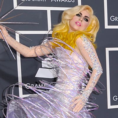 Lady Gaga saapumassa Grammy-palkintogaalaan.