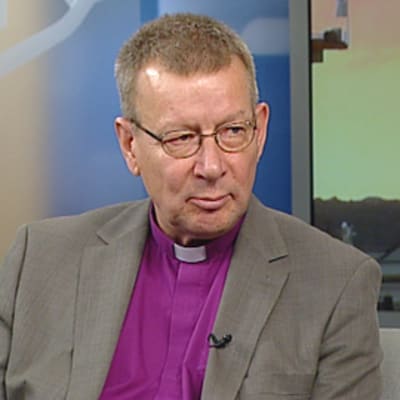 Eläkkeelle jäävä piispa Eero Huovinen