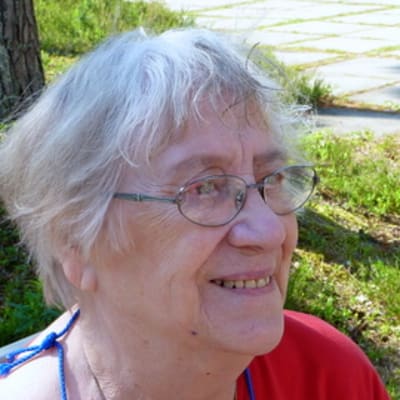 Ihmiset luulevat, että runo syntyy tuosta vaan, sanoo Kirsi Kunnas.