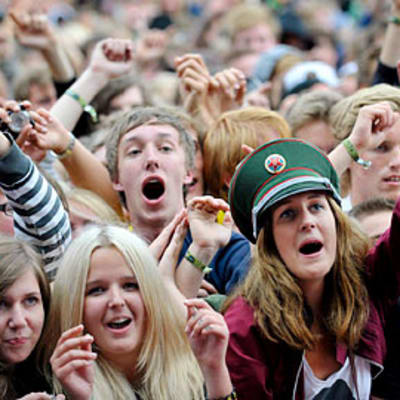 Festivaaliyleisöä Hultsfredin festivaaleilla Ruotsissa