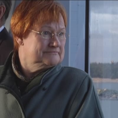 Tasavallan presidentti Tarja Halonen Hangon satamassa.