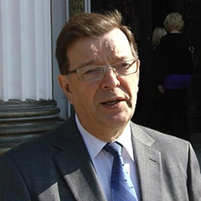 Ulkomaankauppa- ja kehitysyhteistyöministeri Paavo Väyrynen