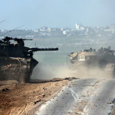 Israelin panssarivaunuja matkalla Gazan kaistalle tammikuussa.