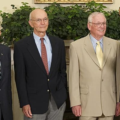 Presidentti Baracka Obama, Buzz Aldrin, Michael Collins sekä Neil Armstrong