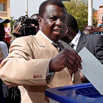 Guinea-Bissaun presidentti Nino Vieira äänesti 16. marraskuuta 2008.
