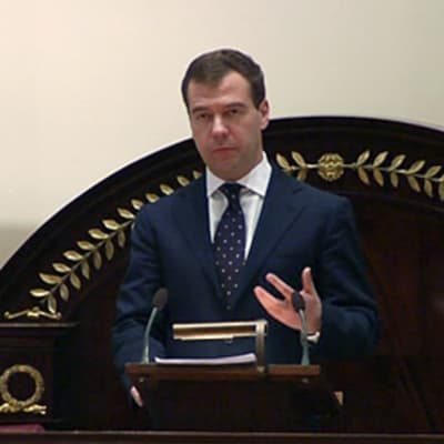 Dmitri Medvedev puhumassa yliopistolla.