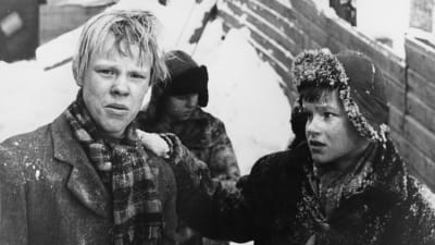 Vesa-Matti Loiri sai Jussi-palkinnon Jake-pojan roolistaan elokuvassa Pojat. Mikko Niskanen esikoisohjaus sijoittuu jatkosodan Ouluun.