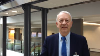 Professor Pekka Puska vid THL.