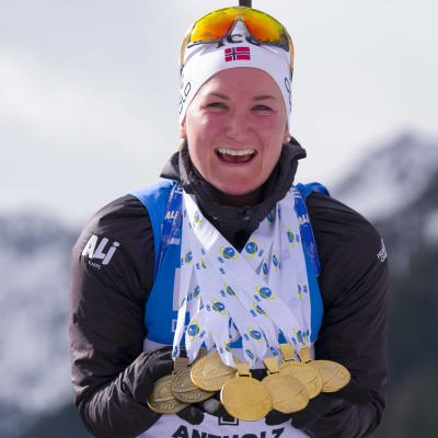 Marte Olsbu Röiseland ler med sju medaljer.