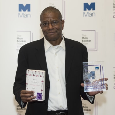 Författaren paul beatty får Man Booker-priset år 2016.