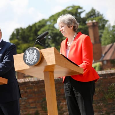 Donald Trump och Theresa May under presskonferens efter ett möte på lantresidensen i Chequers.