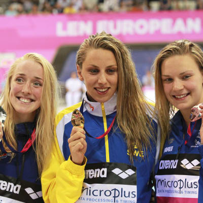 Medaljtrion vid EM i London, Jenna Laukkanen till höger med bronset.