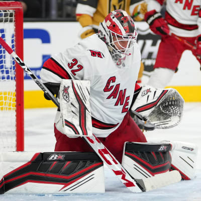 Antti Raanta maalilla ottelussa Vegasia vastaan.