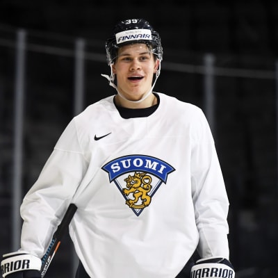 Jesse Puljujärvi är glad över att spela i landslaget igen.
