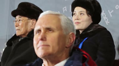 USA:s vicepresident Mike Pence vägrade att skaka hand med Kim Yo-Jong och den nordkoreanska talmannen Kim Jong-Nam som ledde Nordkoreas delegation under OS invigning