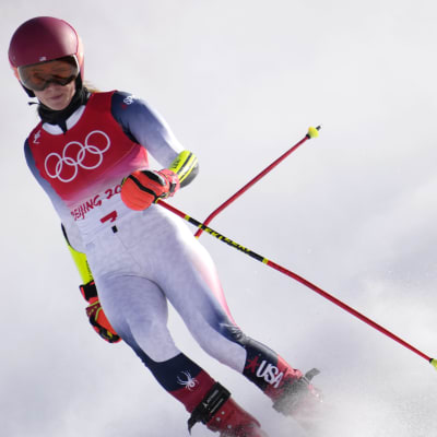Mikaela Shiffrin under storslalom tävlingen i OS efter att hon tvingats avbryta det första åket.