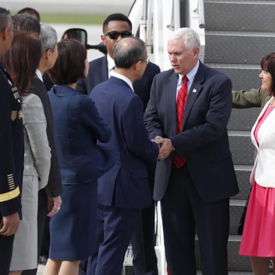 USA:s vicepresident Mike Pence anlände till Sydkorea endast några timmar efter ett nytt nordkoreanskt missiltest som misslyckade