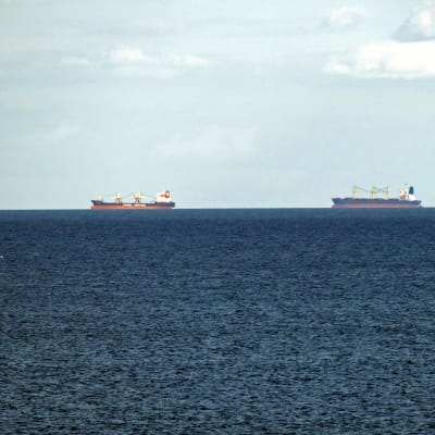 Utländska fartyg anländer till hamnen i Odessa.  "spannmålskorridoren"  