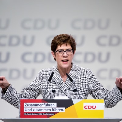 Annegret Kramp-Karrenbauer under CDU:s partidag i Hamburg 7.12.2018.