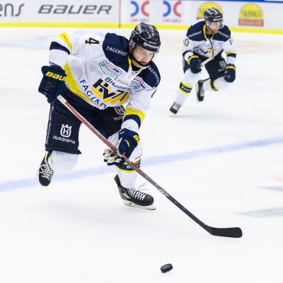 Max Wärn i farten för HV71.