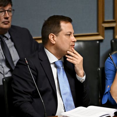Elinkeinoministeri Vilhelm Junnila eduskunnan täysistunnossa Helsingissä 22. kesäkuuta 2023.
