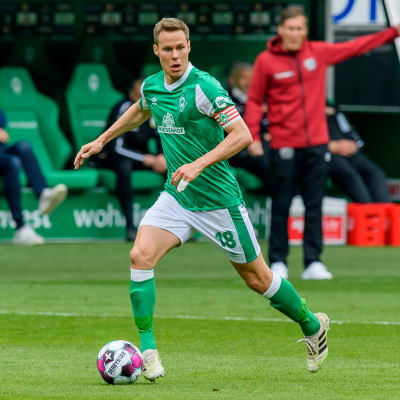 Niklas Moisander esiintyi maaliskuussa 2021 vielä Werder Bremenin miehistössä.