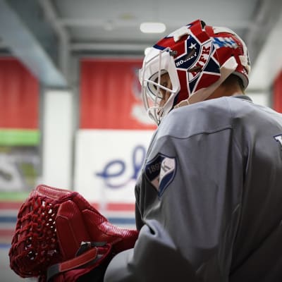 Niko Hovinen på HIFK:s ishockeyträningar.