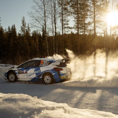 Janne Tuohino och Reeta Hämäläinen tävlar i VM-serien i rally i Rovaniemi 2021.