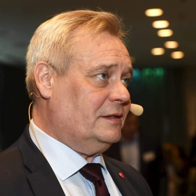 Antti Rinne vid STTK:s valdebatt i december 2018.