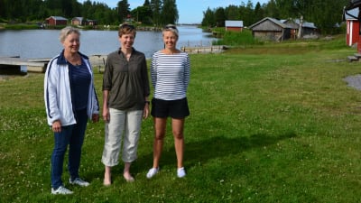 Marléne Ström, Maria Schauman och Mariella Gull från Södra Vallgrunds byaråd.