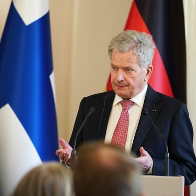 Sauli Niinistö lehdistötilaisuudessa Presidentin Linnassa.