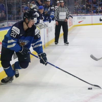 Eeli Tolvanen i juniorlandslaget.