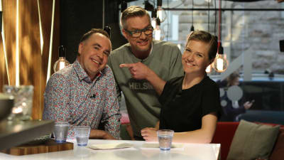 Jens Berg, Mårten Svartström och Sonja Kailassaari i Efter Nios studio.