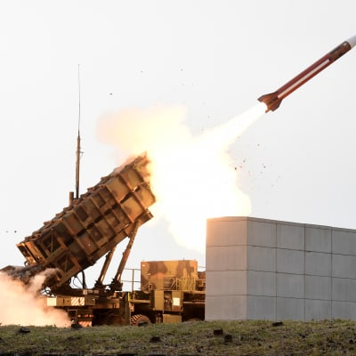 Luftvärnssystemet Patriot avfyrar en robot.