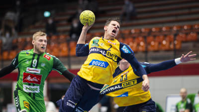 Den schweiziska handbollsstjärnan Andy Schmid i klubblaget Rhein-Neckar Löwen.