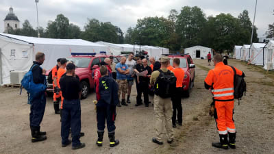 De finska brandmännen förbereder sig i Ljusdals kommun