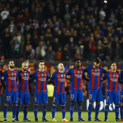 FC Barcelona hedrade Chapecoense med en tyst stund också i december i fjol.