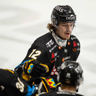 Ville Leskinen teki Kärppien 2-2-maalin kreivin aikaan Raksilassa. 