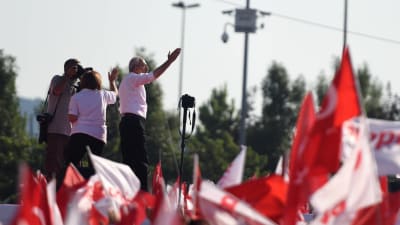 Republikanska folkpartiets Kemal Kılıçdaroğlu håller tal till turkarna i juli 2017.