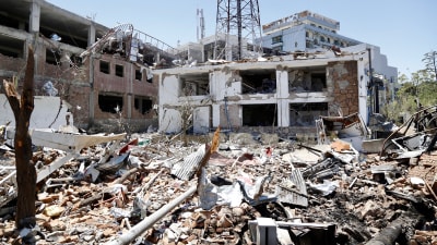 Förödelse efter bilbombsattack i Kabul i maj 2017