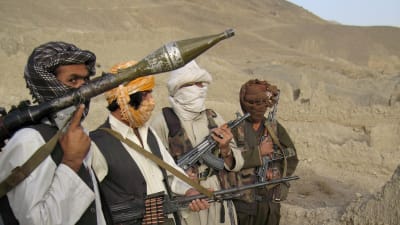 Talibaner bland bergen i Afghanistan oktober 2008.