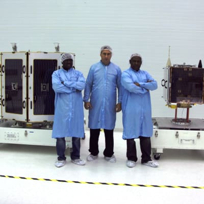 Nigerianska satelliter i laboratoriet.