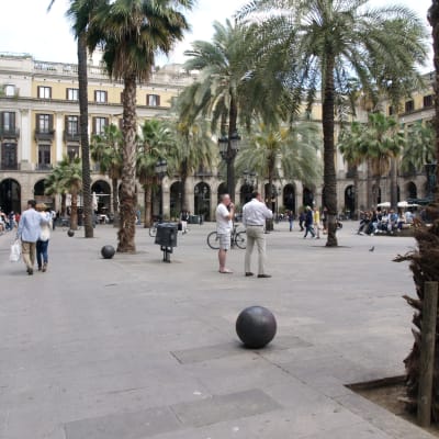 Placa Reial i Barcelona