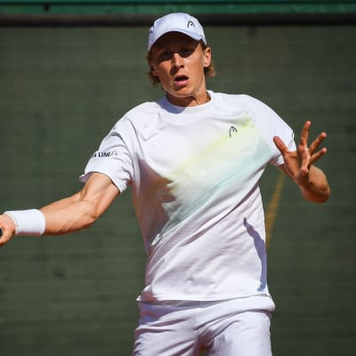 Emil Ruusivuori spelar i Monte Carlo-turneringen. 