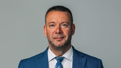 Ylen hallituksen jäsen Stefan Wallinin potretti