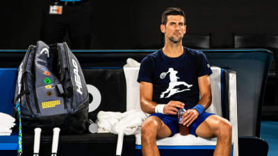 Novak Djokovic under drickapaus.