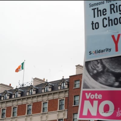 Kampanjplakat inför abortfolkomröstningen i Irland 2018.