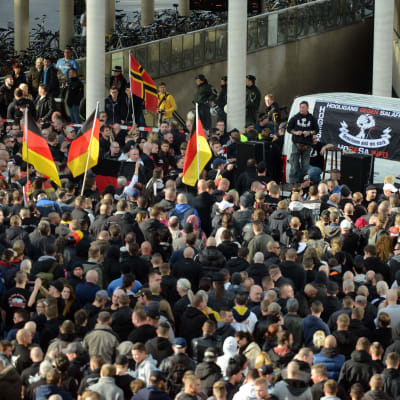 Huliganer demonstrerade i Köln den 26 oktober 2014.