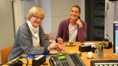 Ulrica Isaksson och Daniela Andersson i Fredagssnack på Runebergsdagen.
