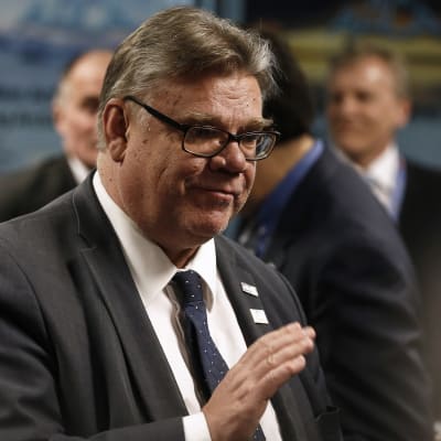 Utrikesminister Timo Soini (Sannf) vid Arktiska rådets möte i Alaska den 11 maj 2017.